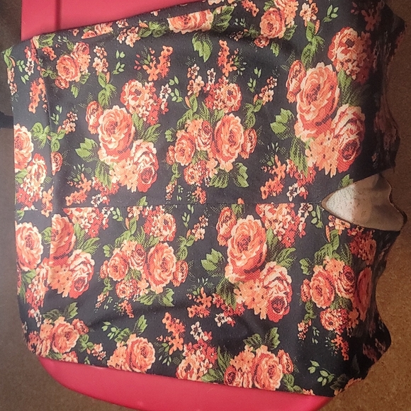 Black skirt with roses/flowers knee length - Picture 2 of 2